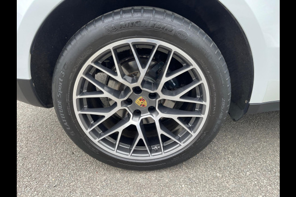 Porsche Macan 2.0 252PK Facelift /Panoramadak/Luchtvering/Led-Xenon/Camera/Electr-Trekhaak 1-Eigenaar Dealer-onderhouden Porsche Macan 2.0 252PK Facelift /Panoramadak/Luchtvering/Led-Xenon/Camera/Electr-Trekhaak 1-Eigenaar Dealer-onderhouden