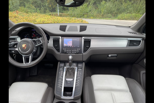 Porsche Macan 2.0 252PK Facelift /Panoramadak/Luchtvering/Led-Xenon/Camera/Electr-Trekhaak 1-Eigenaar Dealer-onderhouden Porsche Macan 2.0 252PK Facelift /Panoramadak/Luchtvering/Led-Xenon/Camera/Electr-Trekhaak 1-Eigenaar Dealer-onderhouden