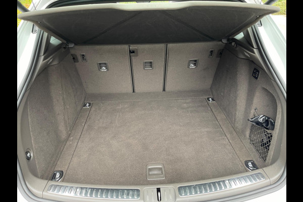 Porsche Macan 2.0 252PK Facelift /Panoramadak/Luchtvering/Led-Xenon/Camera/Electr-Trekhaak 1-Eigenaar Dealer-onderhouden Porsche Macan 2.0 252PK Facelift /Panoramadak/Luchtvering/Led-Xenon/Camera/Electr-Trekhaak 1-Eigenaar Dealer-onderhouden