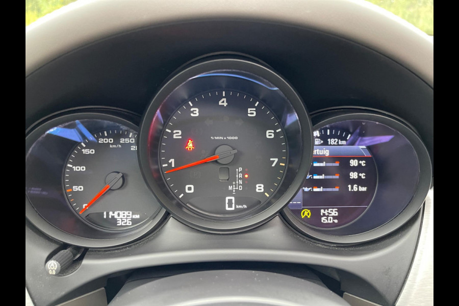 Porsche Macan 2.0 252PK Facelift /Panoramadak/Luchtvering/Led-Xenon/Camera/Electr-Trekhaak 1-Eigenaar Dealer-onderhouden Porsche Macan 2.0 252PK Facelift /Panoramadak/Luchtvering/Led-Xenon/Camera/Electr-Trekhaak 1-Eigenaar Dealer-onderhouden