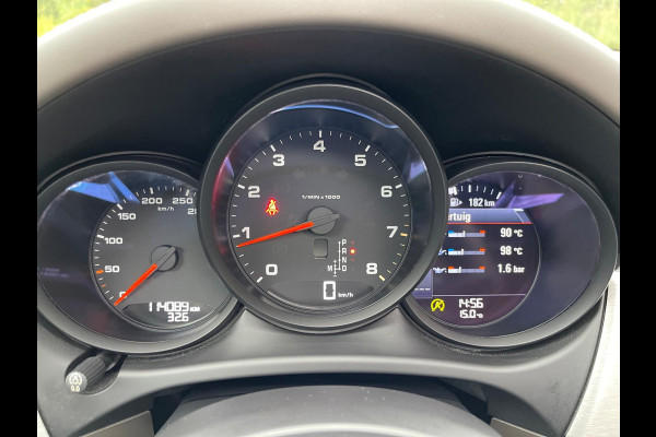 Porsche Macan 2.0 252PK Facelift /Panoramadak/Luchtvering/Led-Xenon/Camera/Electr-Trekhaak 1-Eigenaar Dealer-onderhouden Porsche Macan 2.0 252PK Facelift /Panoramadak/Luchtvering/Led-Xenon/Camera/Electr-Trekhaak 1-Eigenaar Dealer-onderhouden