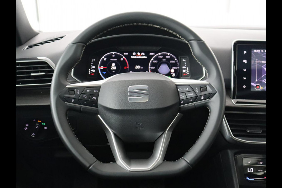 Seat Tarraco 1.4 TSI e-Hybrid PHEV Xcellence | Panoramadak | Leder | Trekhaak | Stoel & achterbankverwarming | Adaptive cruise | Carplay | Camera | Digital Cockpit | Navigatie | Plug In