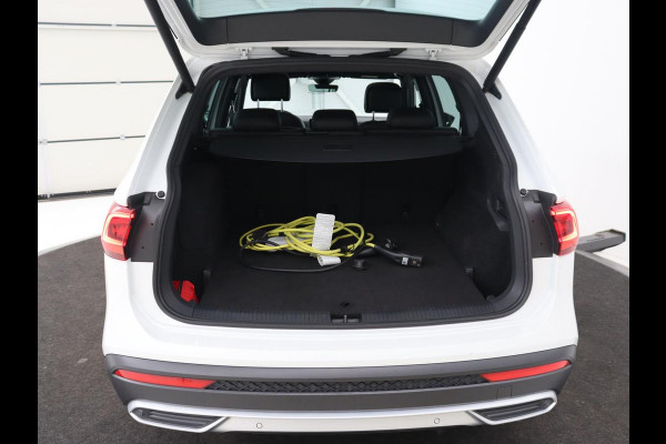 Seat Tarraco 1.4 TSI e-Hybrid PHEV Xcellence | Panoramadak | Leder | Trekhaak | Stoel & achterbankverwarming | Adaptive cruise | Carplay | Camera | Digital Cockpit | Navigatie | Plug In