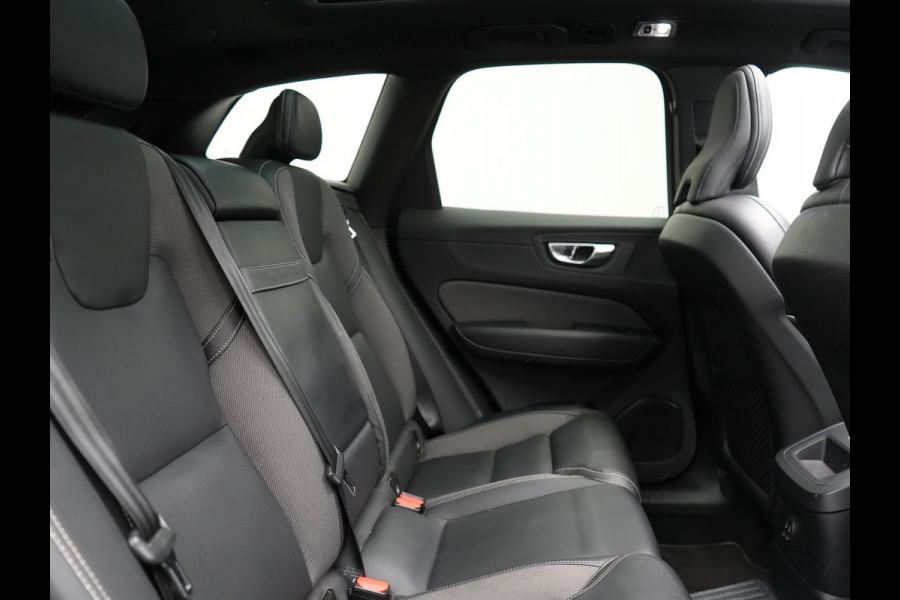 Volvo XC60 T6 AWD R-Design Plug In Hybrid 350pk Dealer O.H PHEV | Panodak | Adaptive Cruise | Head Up | 360 Camera | Harman Kardon Sound | Lederen Sportstoelen Memory & Verwarmd | Harman Kardon Sound | Apple Carplay | Keyless | Blis | Stuur Verwarmd