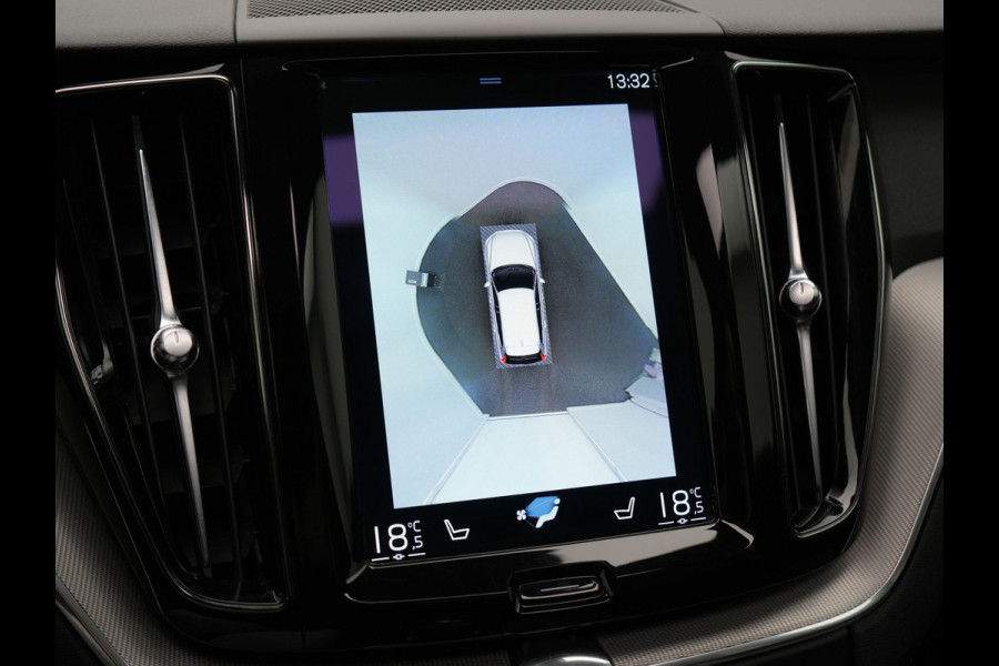 Volvo XC60 T6 AWD R-Design Plug In Hybrid 350pk Dealer O.H PHEV | Panodak | Adaptive Cruise | Head Up | 360 Camera | Harman Kardon Sound | Lederen Sportstoelen Memory & Verwarmd | Harman Kardon Sound | Apple Carplay | Keyless | Blis | Stuur Verwarmd