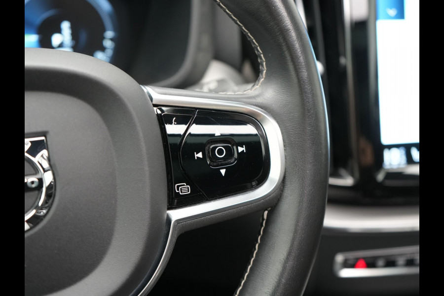 Volvo XC60 T6 AWD R-Design Plug In Hybrid 350pk Dealer O.H PHEV | Panodak | Adaptive Cruise | Head Up | 360 Camera | Harman Kardon Sound | Lederen Sportstoelen Memory & Verwarmd | Harman Kardon Sound | Apple Carplay | Keyless | Blis | Stuur Verwarmd