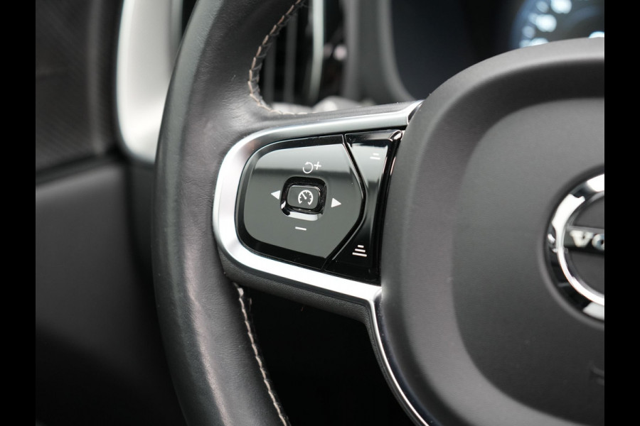Volvo XC60 T6 AWD R-Design Plug In Hybrid 350pk Dealer O.H PHEV | Panodak | Adaptive Cruise | Head Up | 360 Camera | Harman Kardon Sound | Lederen Sportstoelen Memory & Verwarmd | Harman Kardon Sound | Apple Carplay | Keyless | Blis | Stuur Verwarmd