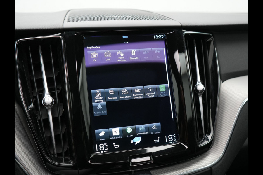 Volvo XC60 T6 AWD R-Design Plug In Hybrid 350pk Dealer O.H PHEV | Panodak | Adaptive Cruise | Head Up | 360 Camera | Harman Kardon Sound | Lederen Sportstoelen Memory & Verwarmd | Harman Kardon Sound | Apple Carplay | Keyless | Blis | Stuur Verwarmd