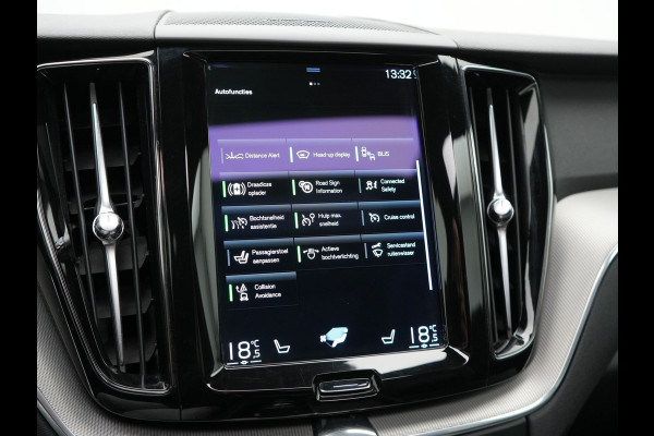 Volvo XC60 T6 AWD R-Design Plug In Hybrid 350pk Dealer O.H PHEV | Panodak | Adaptive Cruise | Head Up | 360 Camera | Harman Kardon Sound | Lederen Sportstoelen Memory & Verwarmd | Harman Kardon Sound | Apple Carplay | Keyless | Blis | Stuur Verwarmd