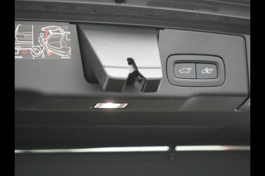 Volvo XC60 T6 AWD R-Design Plug In Hybrid 350pk Dealer O.H PHEV | Panodak | Adaptive Cruise | Head Up | 360 Camera | Harman Kardon Sound | Lederen Sportstoelen Memory & Verwarmd | Harman Kardon Sound | Apple Carplay | Keyless | Blis | Stuur Verwarmd