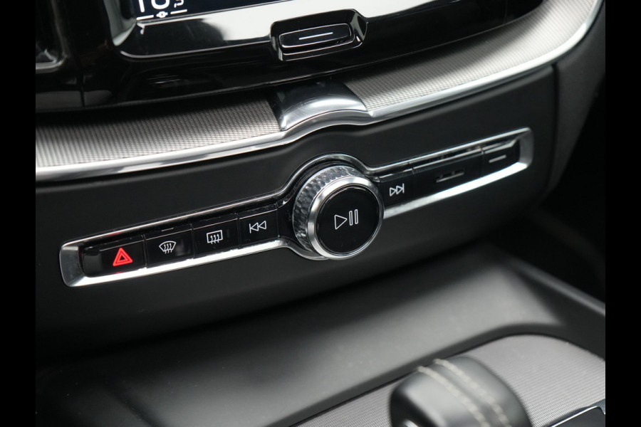 Volvo XC60 T6 AWD R-Design Plug In Hybrid 350pk Dealer O.H PHEV | Panodak | Adaptive Cruise | Head Up | 360 Camera | Harman Kardon Sound | Lederen Sportstoelen Memory & Verwarmd | Harman Kardon Sound | Apple Carplay | Keyless | Blis | Stuur Verwarmd