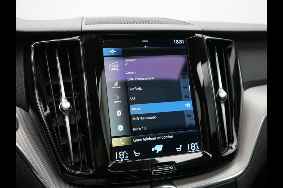 Volvo XC60 T6 AWD R-Design Plug In Hybrid 350pk Dealer O.H PHEV | Panodak | Adaptive Cruise | Head Up | 360 Camera | Harman Kardon Sound | Lederen Sportstoelen Memory & Verwarmd | Harman Kardon Sound | Apple Carplay | Keyless | Blis | Stuur Verwarmd