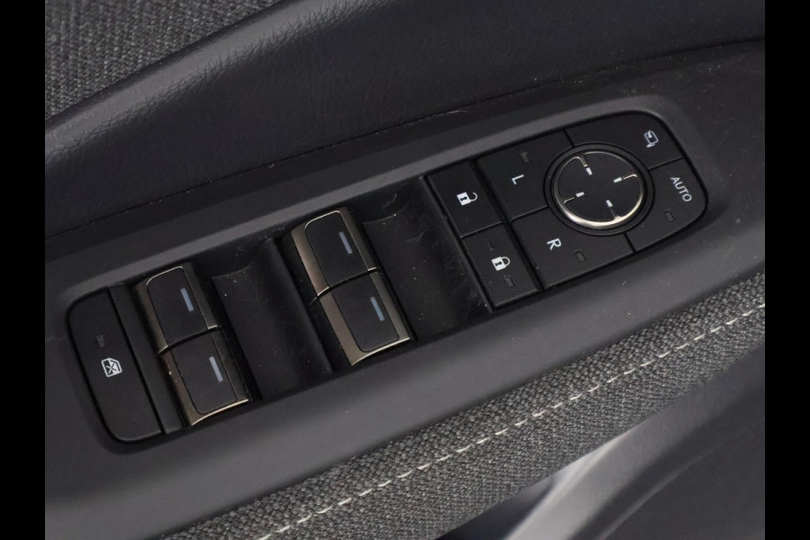 Lexus LBX Business Line Pro 2WD | Dodehoek detectie | Stuur- & Stoelverwarming | Navigatie | Parkeersensoren Lexus LBX Business Line Pro 2WD | Dodehoek detectie | Stuur- & Stoelverwarming | Navigatie | Parkeersensoren