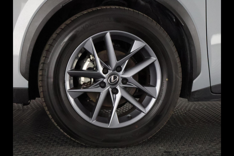 Lexus LBX Business Line Pro 2WD | Dodehoek detectie | Stuur- & Stoelverwarming | Navigatie | Parkeersensoren Lexus LBX Business Line Pro 2WD | Dodehoek detectie | Stuur- & Stoelverwarming | Navigatie | Parkeersensoren
