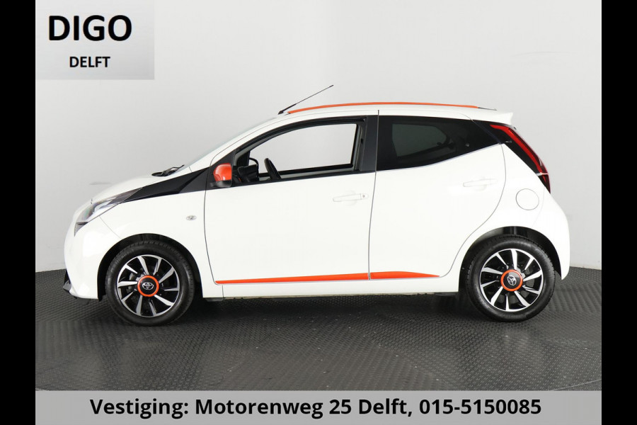 Toyota Aygo 1.0 VVT-i X-OTIC CABRIOLET 30.000 KM !! GARANTIE TOT 3-2029! LEDER.CARPLAY NAVI.AIRCO.LMV CAMERA ! Toyota Aygo 1.0 VVT-i X-OTIC CABRIOLET 30.000 KM !! GARANTIE TOT 3-2029! LEDER.CARPLAY NAVI.AIRCO.LMV CAMERA !