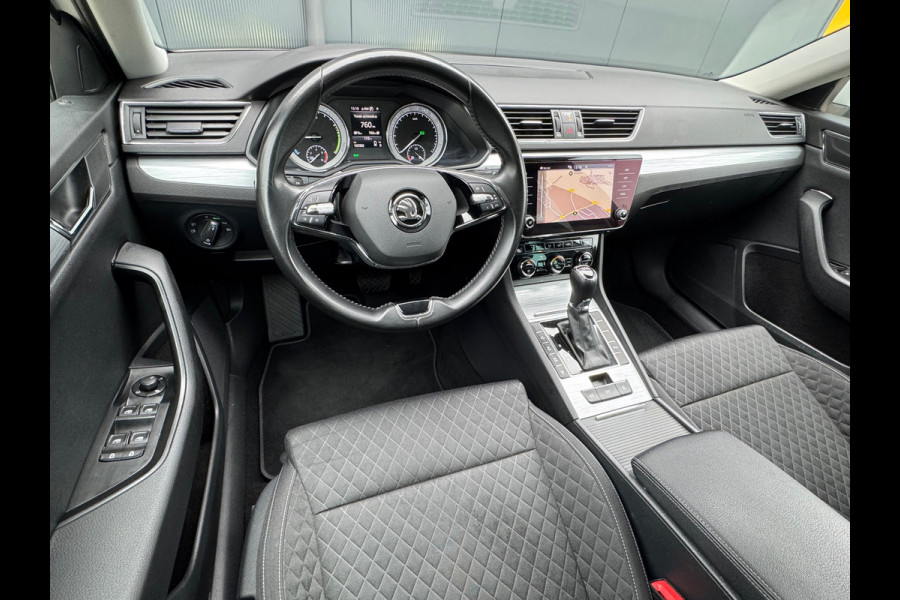Škoda Superb Combi 1.4 TSI iV Ambition * Trekhaak * Camera * Keyless * Carplay *