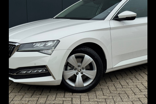 Škoda Superb Combi 1.4 TSI iV Ambition * Trekhaak * Camera * Keyless * Carplay *