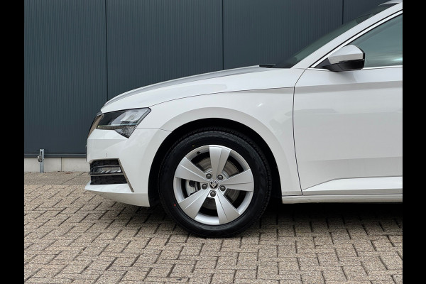 Škoda Superb Combi 1.4 TSI iV Ambition * Trekhaak * Camera * Keyless * Carplay *
