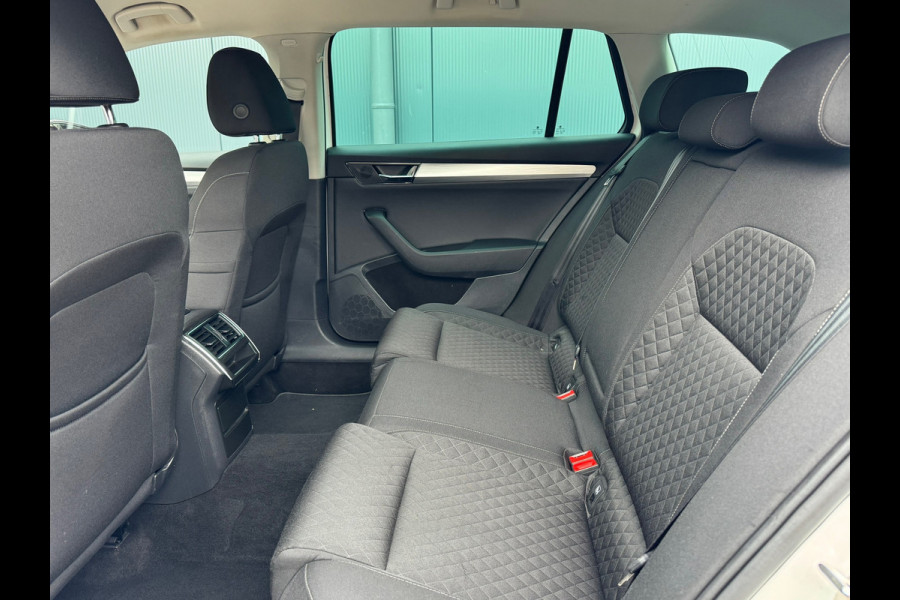 Škoda Superb Combi 1.4 TSI iV Ambition * Trekhaak * Camera * Keyless * Carplay *