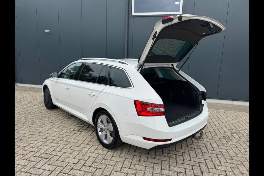 Škoda Superb Combi 1.4 TSI iV Ambition * Trekhaak * Camera * Keyless * Carplay *