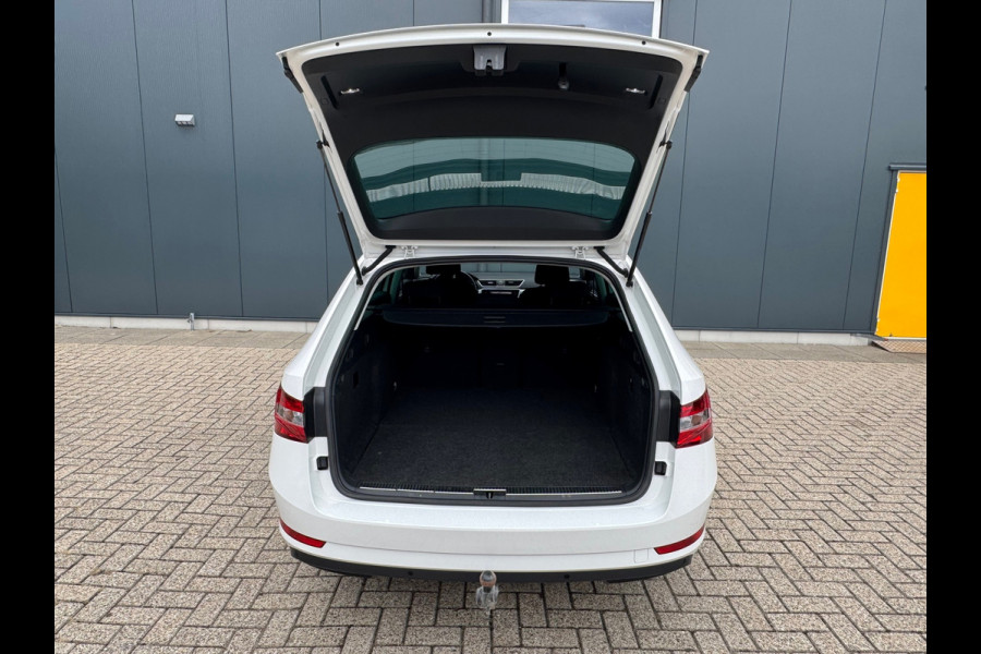 Škoda Superb Combi 1.4 TSI iV Ambition * Trekhaak * Camera * Keyless * Carplay *