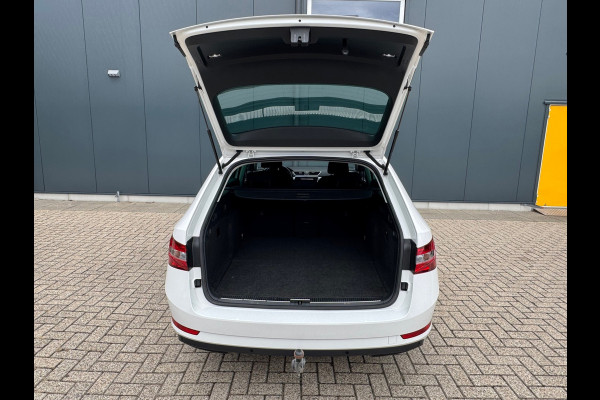 Škoda Superb Combi 1.4 TSI iV Ambition * Trekhaak * Camera * Keyless * Carplay *