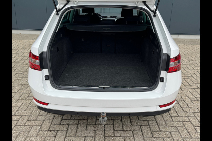 Škoda Superb Combi 1.4 TSI iV Ambition * Trekhaak * Camera * Keyless * Carplay *