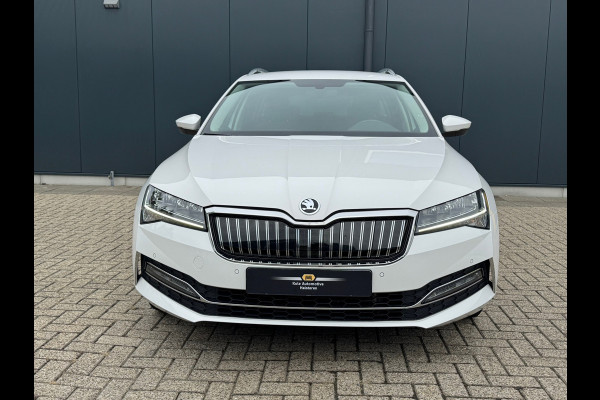 Škoda Superb Combi 1.4 TSI iV Ambition * Trekhaak * Camera * Keyless * Carplay *