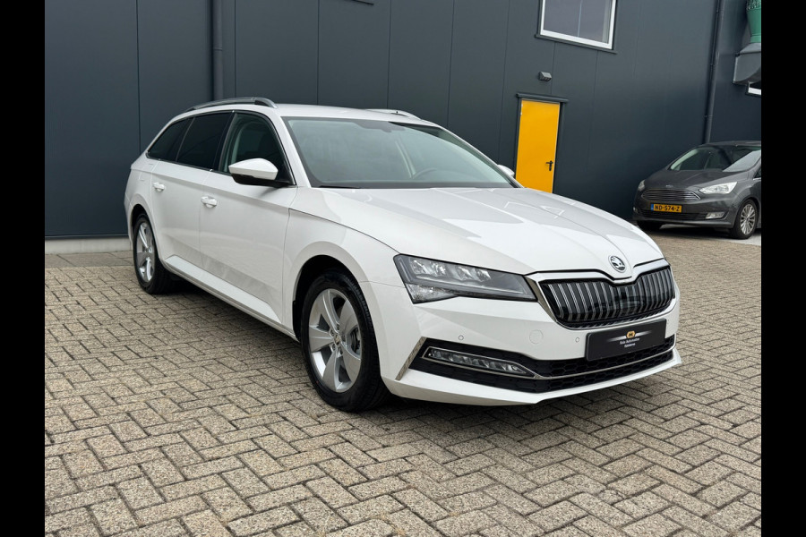 Škoda Superb Combi 1.4 TSI iV Ambition * Trekhaak * Camera * Keyless * Carplay *