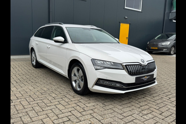 Škoda Superb Combi 1.4 TSI iV Ambition * Trekhaak * Camera * Keyless * Carplay *