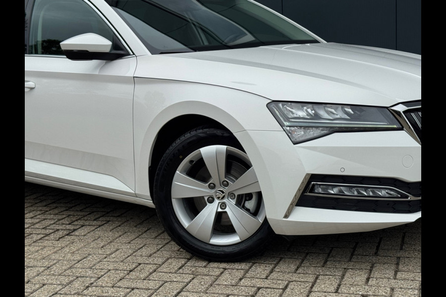 Škoda Superb Combi 1.4 TSI iV Ambition * Trekhaak * Camera * Keyless * Carplay *