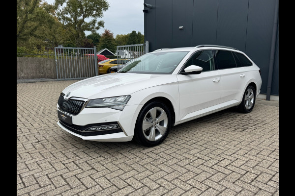 Škoda Superb Combi 1.4 TSI iV Ambition * Trekhaak * Camera * Keyless * Carplay *