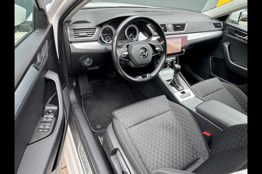 Škoda Superb Combi 1.4 TSI iV Ambition * Trekhaak * Camera * Keyless * Carplay *