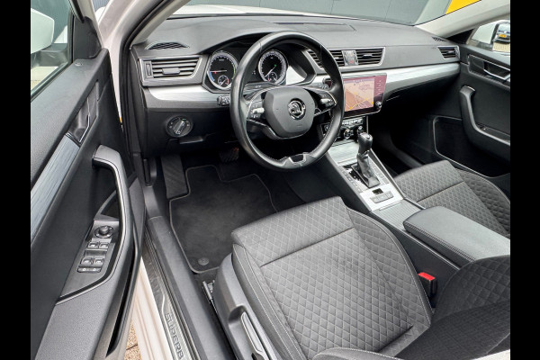Škoda Superb Combi 1.4 TSI iV Ambition * Trekhaak * Camera * Keyless * Carplay *