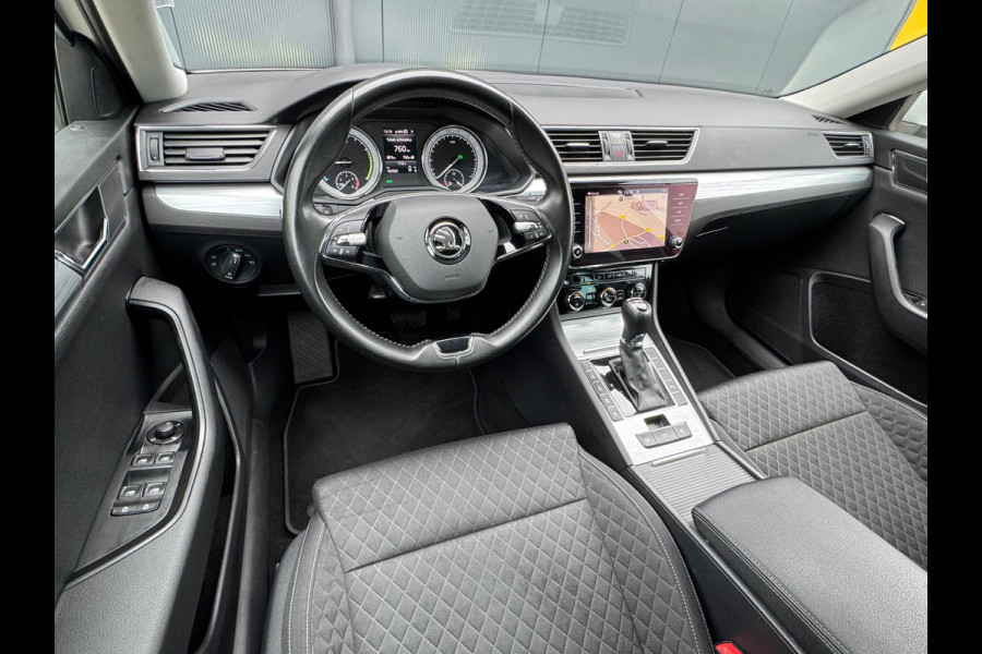 Škoda Superb Combi 1.4 TSI iV Ambition * Trekhaak * Camera * Keyless * Carplay *