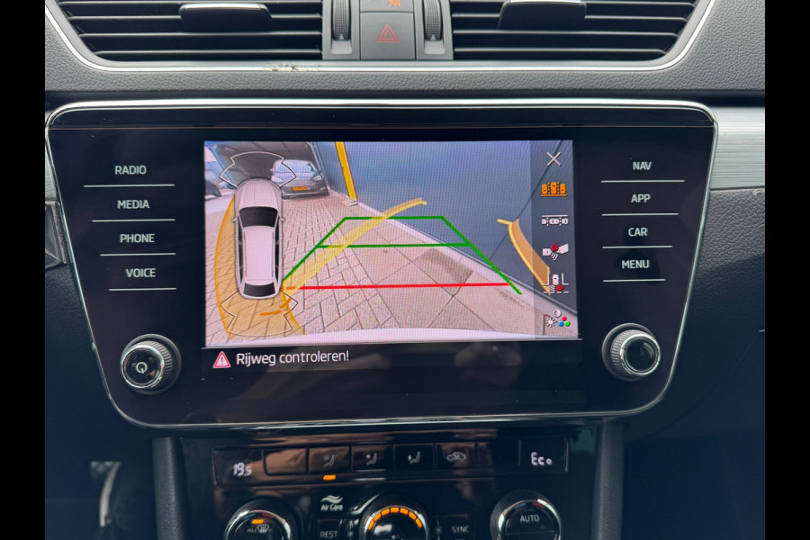 Škoda Superb Combi 1.4 TSI iV Ambition * Trekhaak * Camera * Keyless * Carplay *