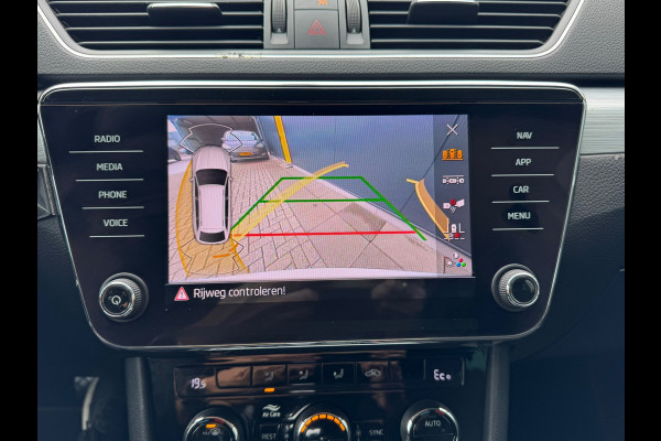 Škoda Superb Combi 1.4 TSI iV Ambition * Trekhaak * Camera * Keyless * Carplay *