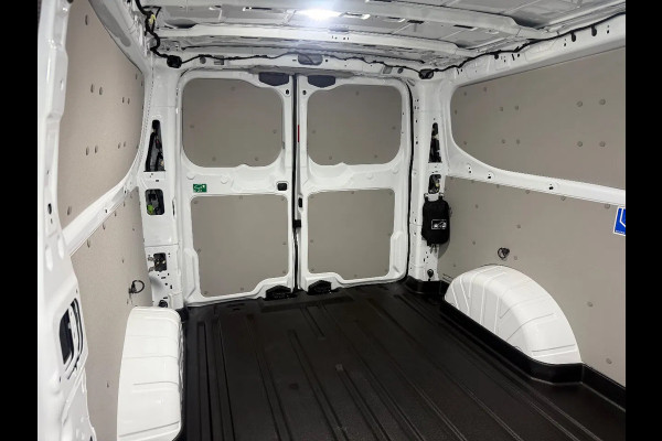 Ford E-Transit Custom 340 L2H1 65kWh l AIRCO l CARPLAY l CAMERA l CRUISE CONTROL Ford E-Transit Custom 340 L2H1 65kWh l AIRCO l CARPLAY l CAMERA l CRUISE CONTROL