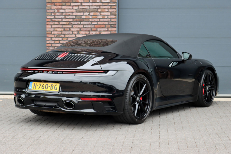 Porsche 911 992 Cabrio 3.0 Carrera S | Vierwielbesturing | Sport Chrono | Sportuitlaat | Sport Design Pakket | PASM | Stoelventilatie | Dynamic Light System+ | Surround Camera | Porsche 911 992 Cabrio 3.0 Carrera S | Vierwielbesturing | Sport Chrono | Sportuitlaat | Sport Design Pakket | PASM | Stoelventilatie | Dynamic Light System+ | Surround Camera |
