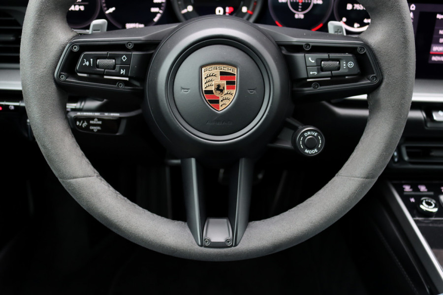Porsche 911 992 Cabrio 3.0 Carrera S | Vierwielbesturing | Sport Chrono | Sportuitlaat | Sport Design Pakket | PASM | Stoelventilatie | Dynamic Light System+ | Surround Camera | Porsche 911 992 Cabrio 3.0 Carrera S | Vierwielbesturing | Sport Chrono | Sportuitlaat | Sport Design Pakket | PASM | Stoelventilatie | Dynamic Light System+ | Surround Camera |