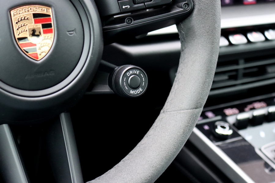 Porsche 911 992 Cabrio 3.0 Carrera S | Vierwielbesturing | Sport Chrono | Sportuitlaat | Sport Design Pakket | PASM | Stoelventilatie | Dynamic Light System+ | Surround Camera | Porsche 911 992 Cabrio 3.0 Carrera S | Vierwielbesturing | Sport Chrono | Sportuitlaat | Sport Design Pakket | PASM | Stoelventilatie | Dynamic Light System+ | Surround Camera |