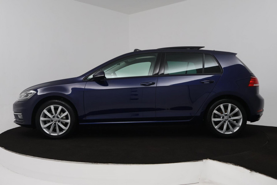 Volkswagen Golf 1.5 TSI Highline (PANORAMADAK, DIGITALE COCKPIT, CAMERA, STOELVERWARMING, NAVIGATIE, CARPLAY, NL-AUTO)