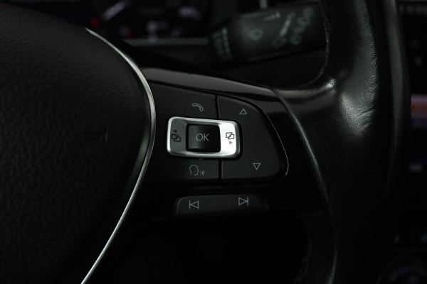 Volkswagen Golf 1.5 TSI Highline (PANORAMADAK, DIGITALE COCKPIT, CAMERA, STOELVERWARMING, NAVIGATIE, CARPLAY, NL-AUTO)