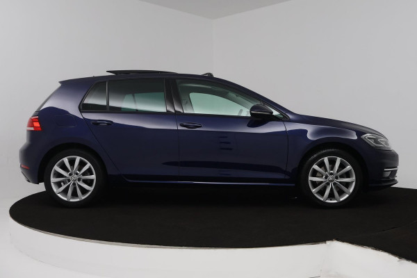Volkswagen Golf 1.5 TSI Highline (PANORAMADAK, DIGITALE COCKPIT, CAMERA, STOELVERWARMING, NAVIGATIE, CARPLAY, NL-AUTO)
