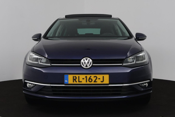 Volkswagen Golf 1.5 TSI Highline (PANORAMADAK, DIGITALE COCKPIT, CAMERA, STOELVERWARMING, NAVIGATIE, CARPLAY, NL-AUTO)