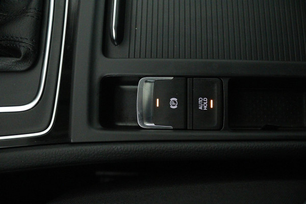 Volkswagen Golf 1.5 TSI Highline (PANORAMADAK, DIGITALE COCKPIT, CAMERA, STOELVERWARMING, NAVIGATIE, CARPLAY, NL-AUTO)