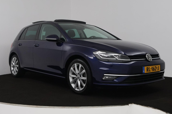 Volkswagen Golf 1.5 TSI Highline (PANORAMADAK, DIGITALE COCKPIT, CAMERA, STOELVERWARMING, NAVIGATIE, CARPLAY, NL-AUTO)