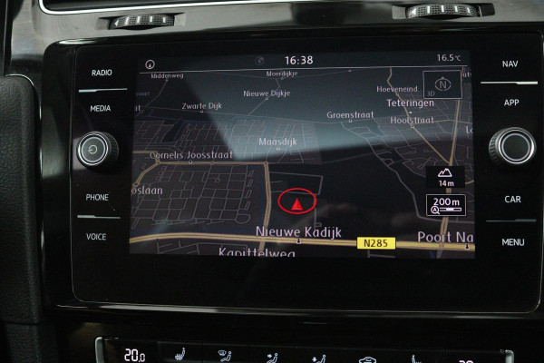 Volkswagen Golf 1.5 TSI Highline (PANORAMADAK, DIGITALE COCKPIT, CAMERA, STOELVERWARMING, NAVIGATIE, CARPLAY, NL-AUTO)