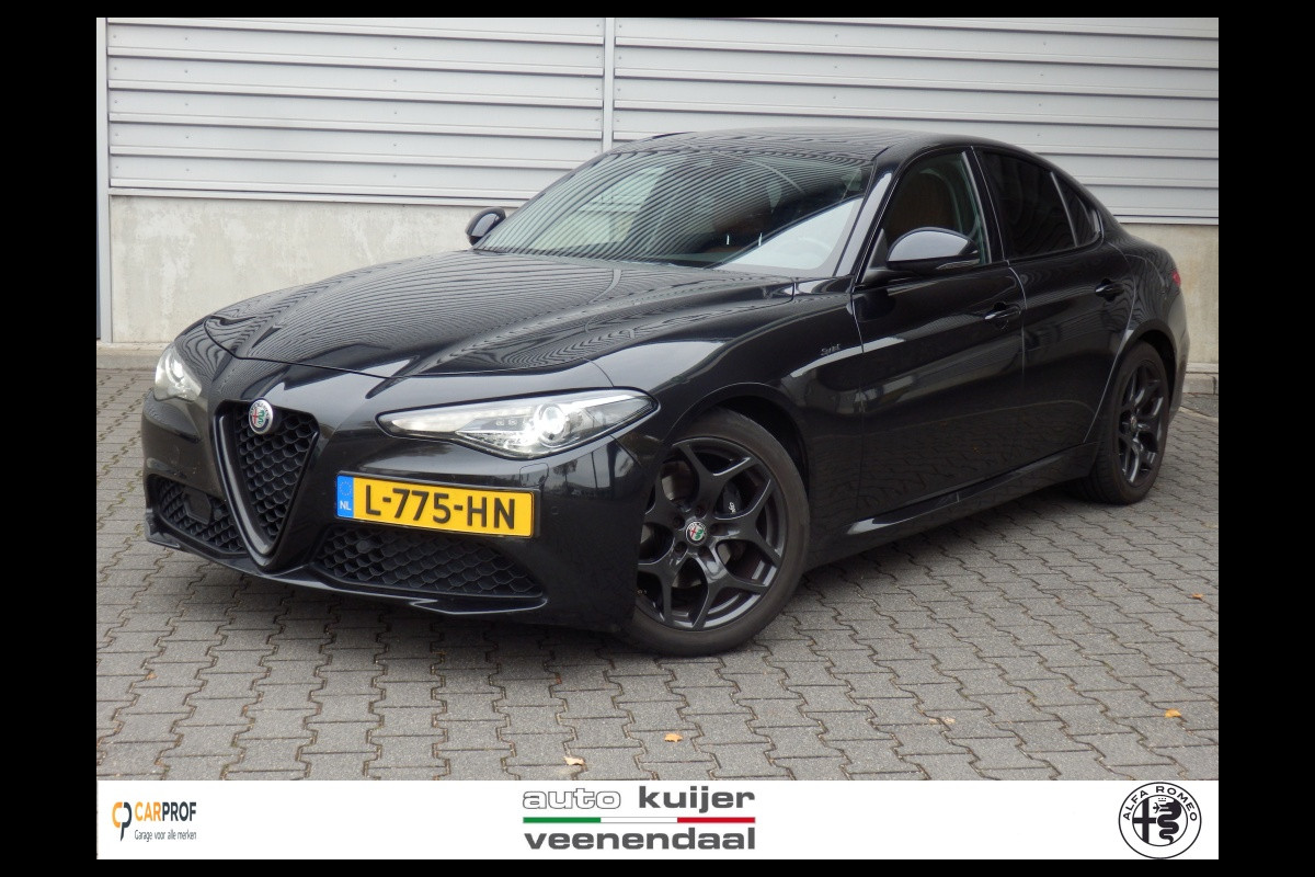 Alfa Romeo Giulia 2.2 Sprint I Automaat I 240 pk* I Schuif/kantel dak I Adp. crui Alfa Romeo Giulia 2.2 Sprint I Automaat I 240 pk* I Schuif/kantel dak I Adp. crui