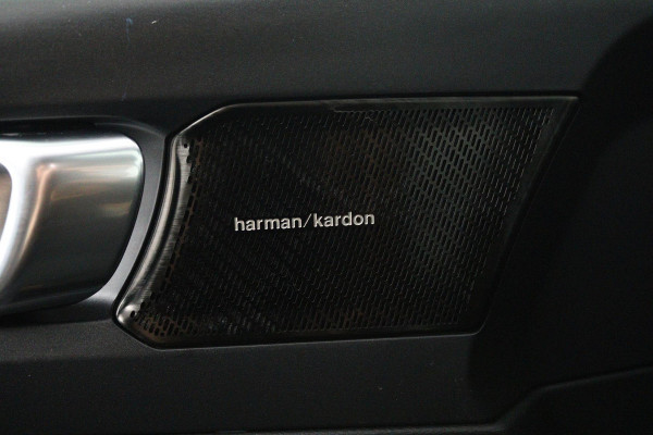 Volvo XC40 1.5 T3 Momentum Pro (TREKHAAK, H&K AUDIO, STOELVERWARMING, AUTOMAAT, ACHTERUITRIJCAMERA, PARKEERSENSOREN) Volvo XC40 1.5 T3 Momentum Pro (TREKHAAK, H&K AUDIO, STOELVERWARMING, AUTOMAAT, ACHTERUITRIJCAMERA, PARKEERSENSOREN)